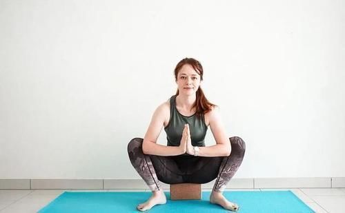 膝盖|练瑜伽，为什么建议女性多练开髋体式