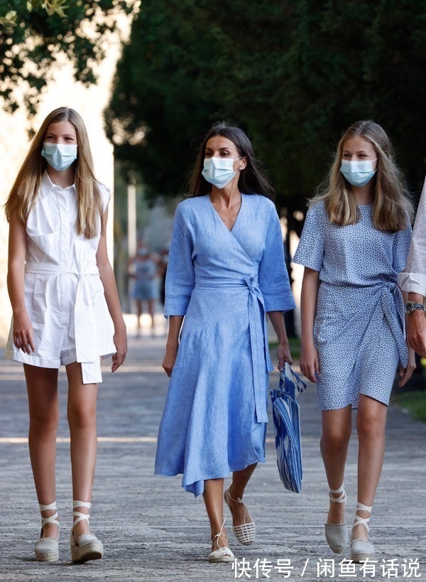 高级感|西班牙王后一家出游,母女三人硬把基础款穿出高级感,简单却上照