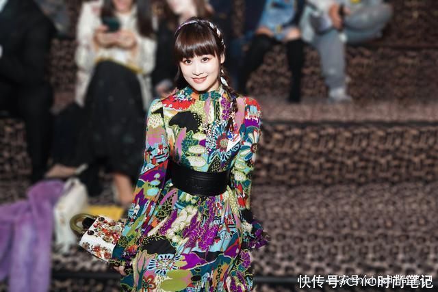 礼服|时髦精周宴齐礼服穿搭妆容，不愧是海澜之家创始人的掌上明珠