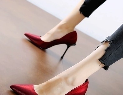女性 尖头细跟鞋优雅华丽,更富有名媛气息!衬托独特女性品味