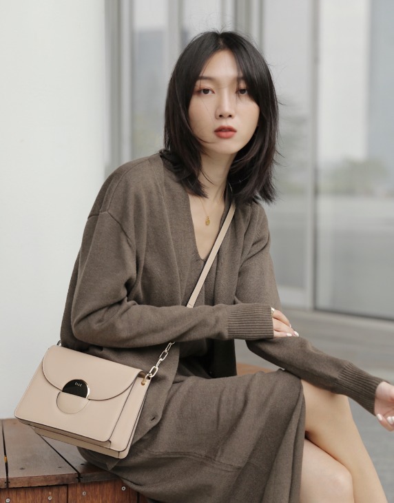 牛仔裤|人手一件的针织衫这样穿,保暖还高级,气质女神专属