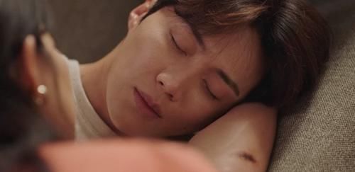 洪班长|《海岸村》金宣虎7吻戏都被亲!喝醉被申敏儿亲&路边被文佳煐亲