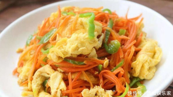 胡萝卜和此物一起,每天炒一盘,能补水嫩肤,排出毒素