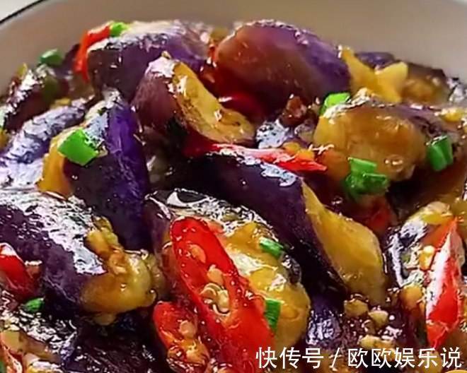 炒茄子时，第一步千万不要先放油！分享一招，茄子不油不发黑