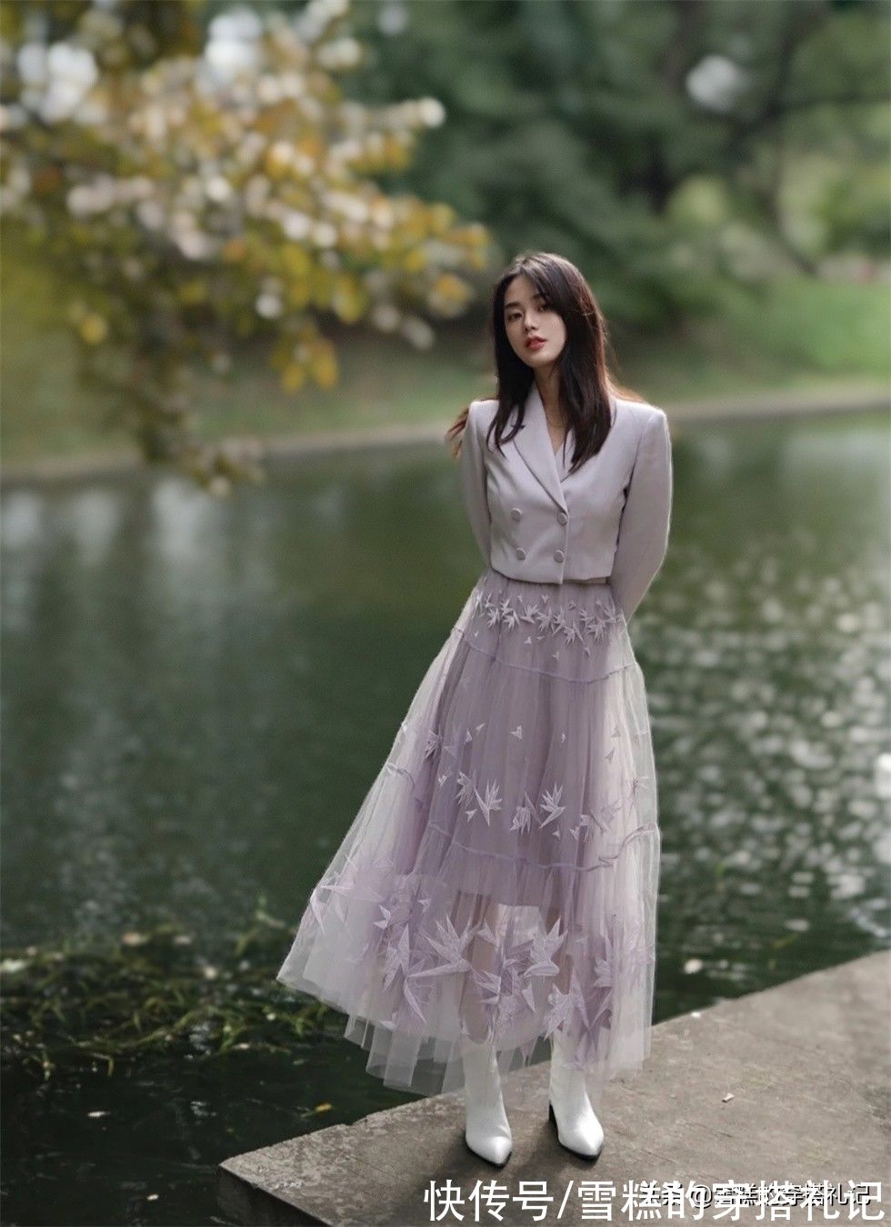 搭配 “长裙+短靴”=早秋最美穿搭！遮肉显高还时髦，日常通勤都适合