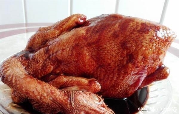 整只鸡丢进电饭锅,不放1滴水,出锅皮香肉滑,做饭不再麻烦!