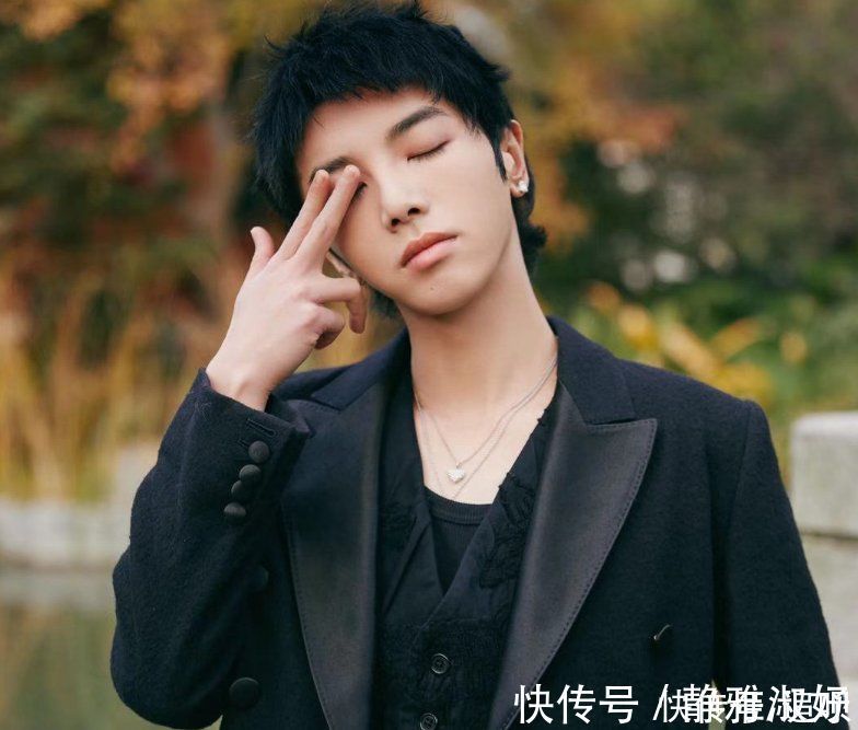 做家务的男人|华晨宇在家闭关上百天,沉迷擦地“手变糙”,粉丝看笑了