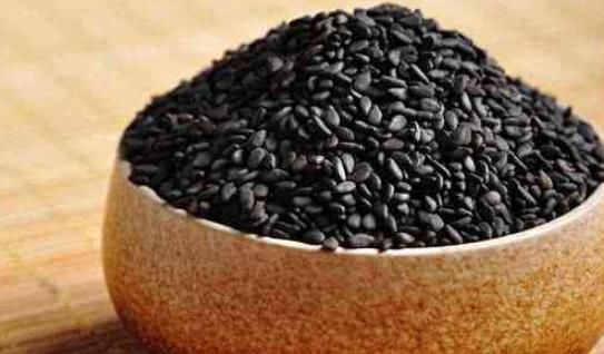 秀发|每天睡前常吃点,白发悄悄变回黑发,拥有乌黑亮丽的秀发