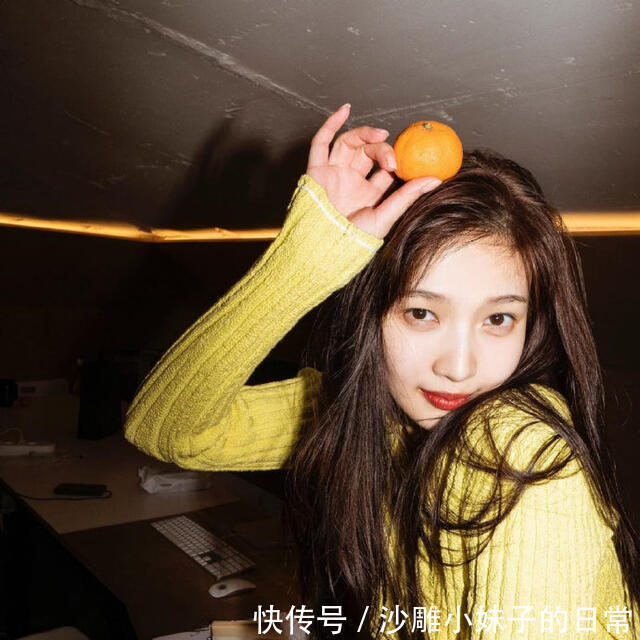 |幽默笑话:丈夫气呼呼地对妻子说:“不知是哪个小家伙偷拿了我钱包里的钱。”