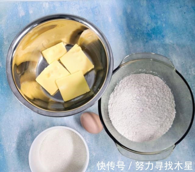 原味曲奇饼干,酥脆香甜,自己吃送人都不错!