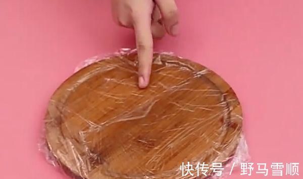 木菜板发霉开裂只需倒点厨房里的“它”,用10年都不发霉开裂