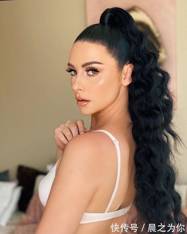 健身模特|美国健身模特靠惊人下肢吸粉百万,凭借沙漏身材走红网络