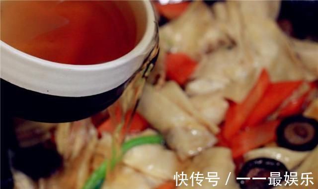 浸泡|立秋之后,补钙化痰多吃腐竹,2种素菜炒一盘,真比肉还香