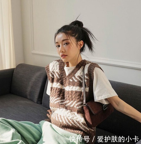 马甲|卫衣失宠了?2021秋冬流行穿“针织马甲”,单穿叠穿都美炸!