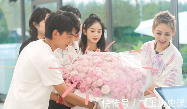 艾特|《中餐厅》录制结束后,丁真回家乡后更博感谢,只有龚俊没被提到