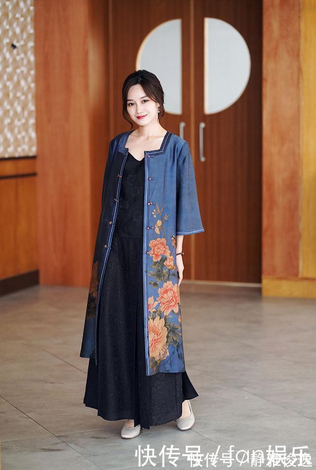 知识点 年过50岁的女人,入秋建议这“5种”穿搭,美得惊艳时光!