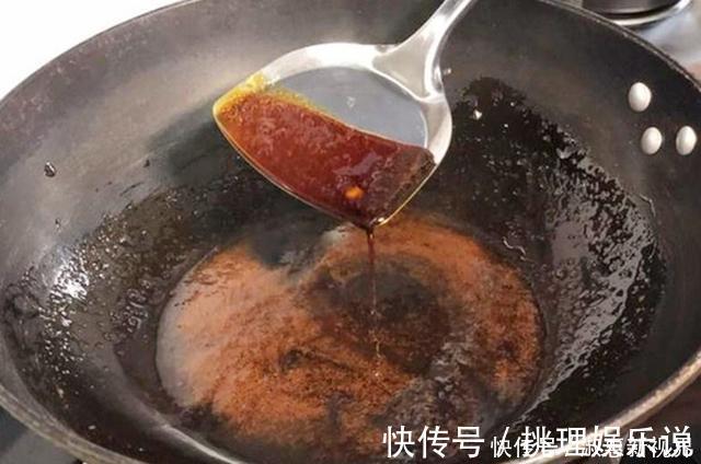 发苦|炒糖色时，冰糖直接下锅炒是大忌！多加这1步，糖色不发苦更红亮