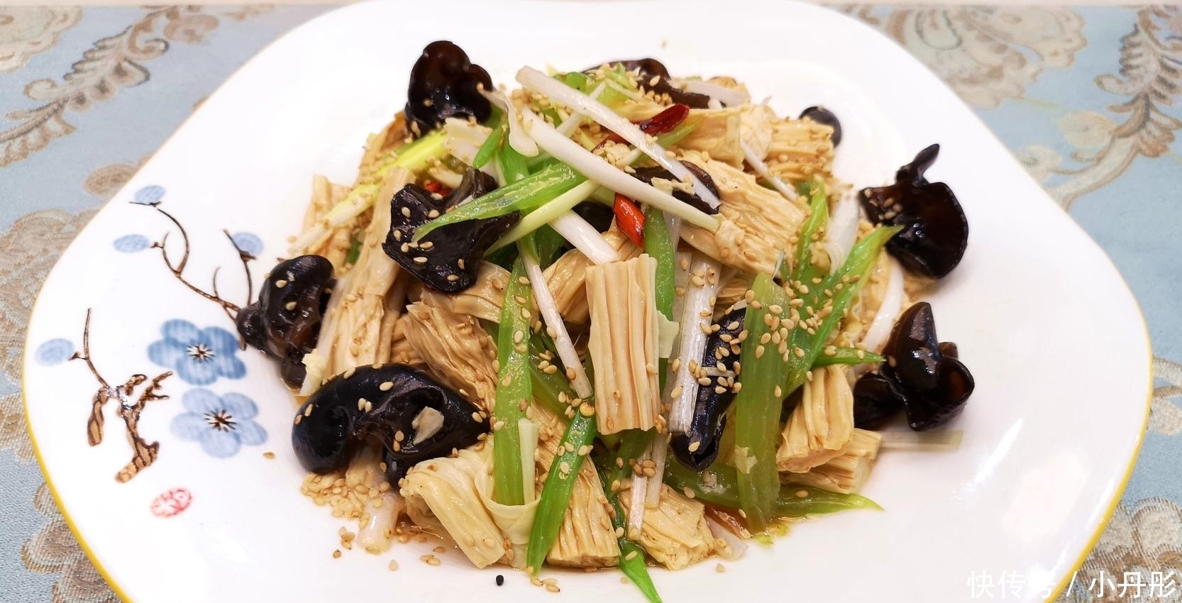 入适量|快过年了,教你这样做腐竹,爽口开胃,怎么都吃不够,比吃肉还香