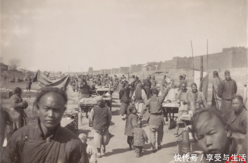 公主|清末老照片李鸿章灵位入祀贤良祠，公主格格福晋合影