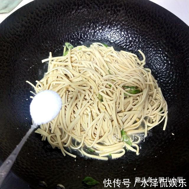 主食|天热,晚餐就把它当做主食,健康营养,饱腹不易长肉,女人要常吃