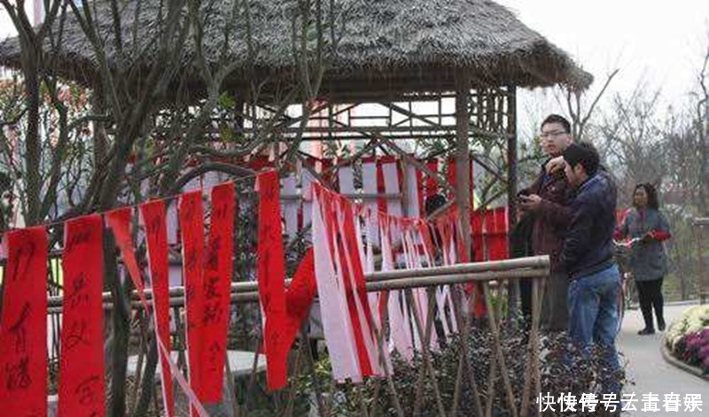 上联小偷偷偷偷东西,下联更经典,横批一出顿时成千古绝对