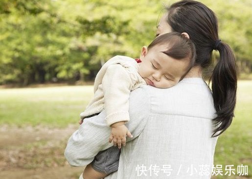 误区|“常抱着”和“多躺着”两种带娃方式,哪种更好?长大后区别明显