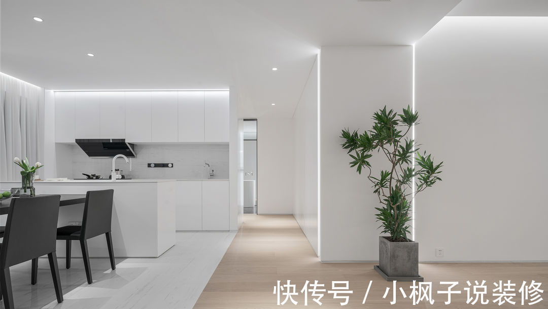 客餐厅|有一说一,还是极简风最耐看!看她家客餐厅,真大气