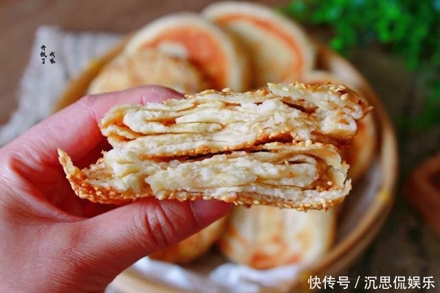 烧饼|酥到掉渣的烧饼,平底锅就能做,每次一斤面,咸香酥脆,出锅必光