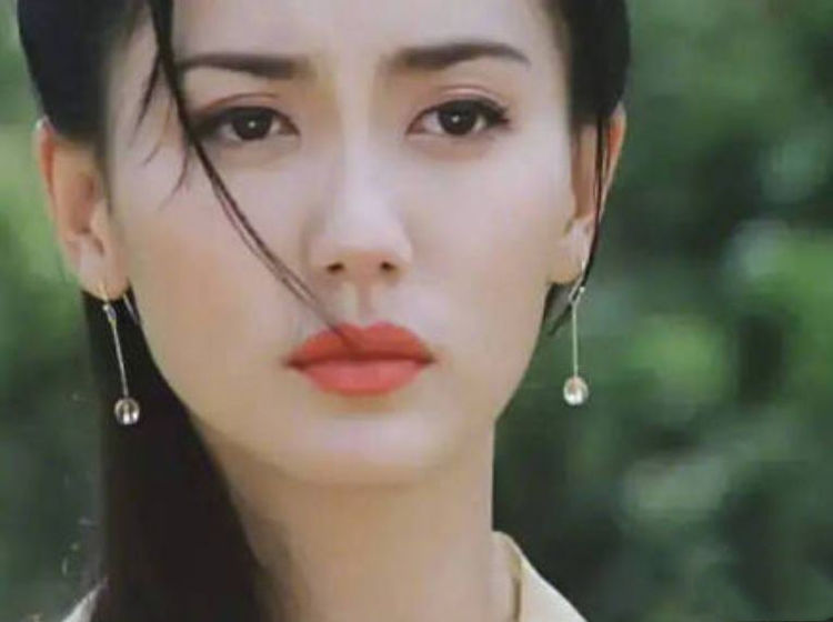 金庸$最美“殷素素”无人超越,如今46岁仍风韵十足,网友:有被迷到