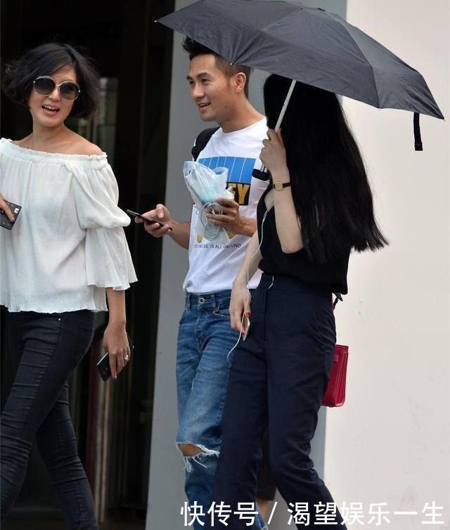 优雅|单字带的细高跟搭配喇叭裤,简洁大气,优雅时尚