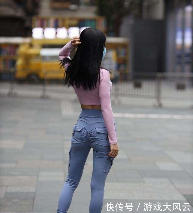 身姿 展现个性的瑜伽裤穿搭青春感十足,匹配姑娘俏丽身姿,简单装扮!