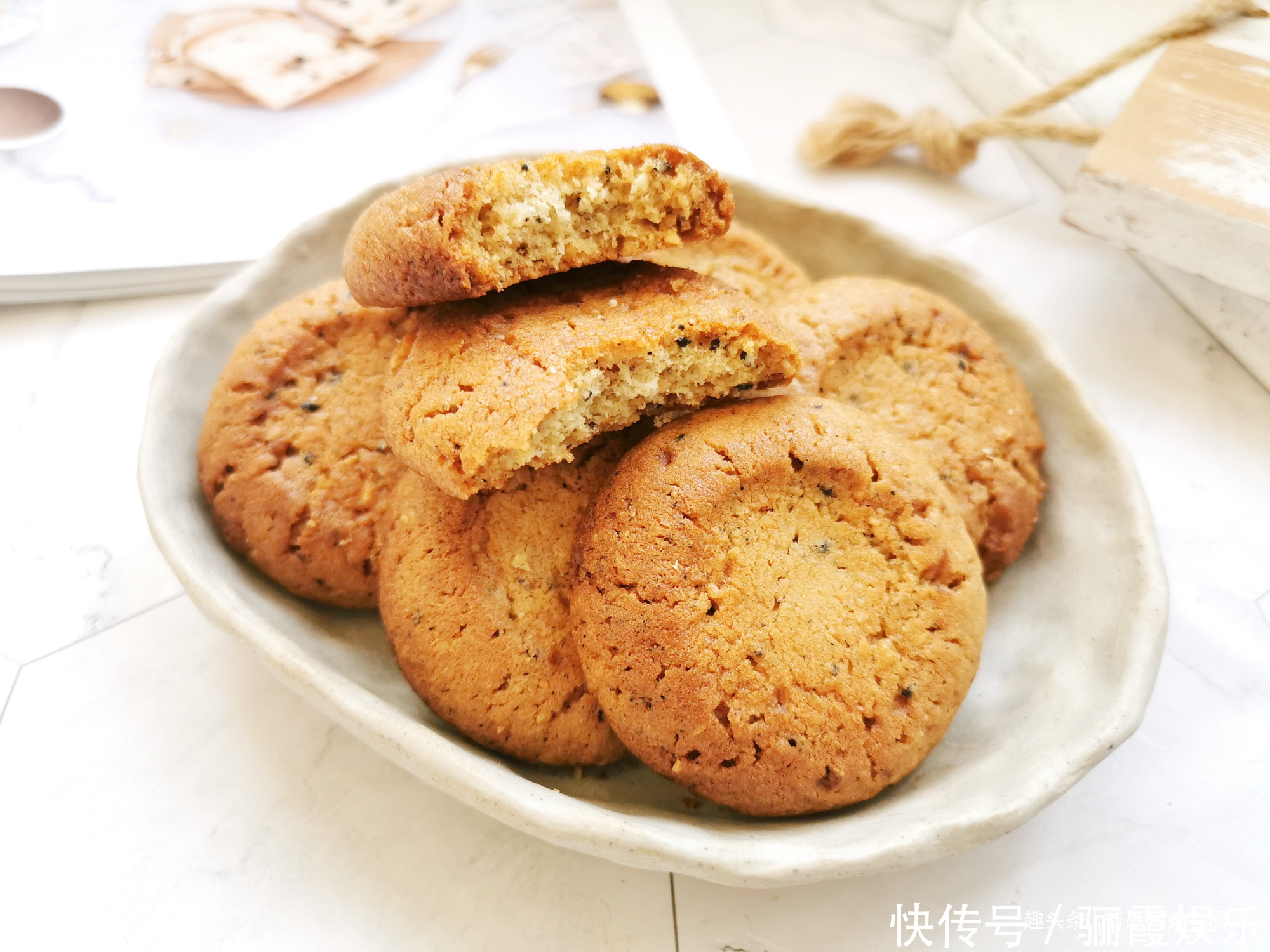 手把手教你做花生芝麻酥,配方详细,步骤简单,酥得掉渣儿