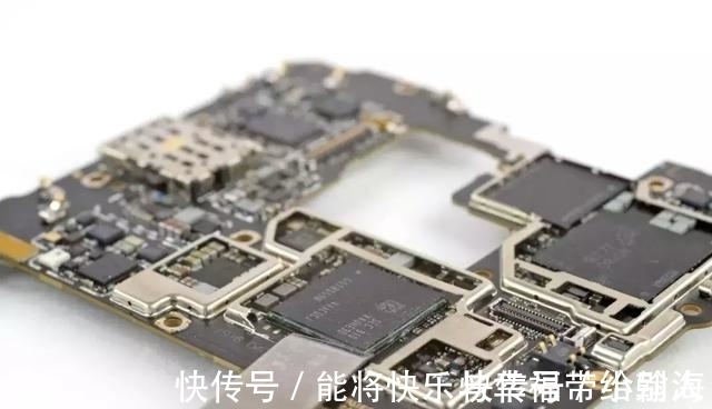 美国芯片|忽略用多少颗美国芯片吧!老外为“华为5G手机”炸锅了