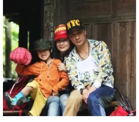 兒子錄節(jié)目留下永久性傷疤,吳鎮(zhèn)宇手撕芒果臺,討要說法終無果