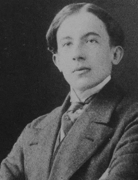 世上|外国文学史上的今天|保尔·艾吕雅:我活在世上是为了认识你,为了叫你的名字:自由。