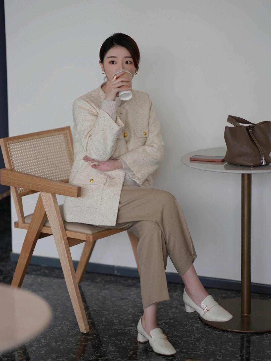 基础款 冬天选外套不要盲目跟风,这几款简约大气又经典,怎么穿都好看