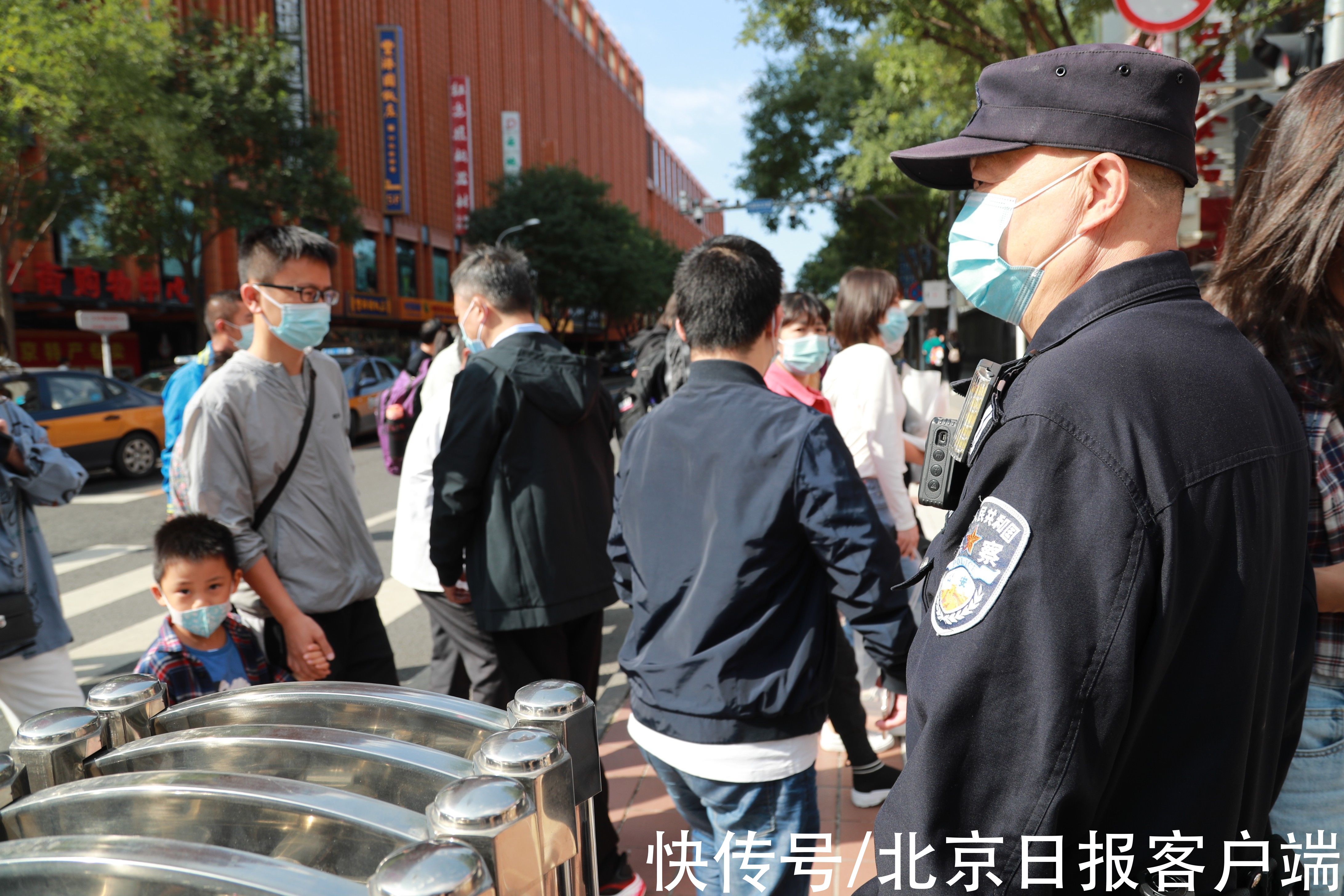 客流|北京“金街”依然成色十足！王府井今天迎来客流高峰