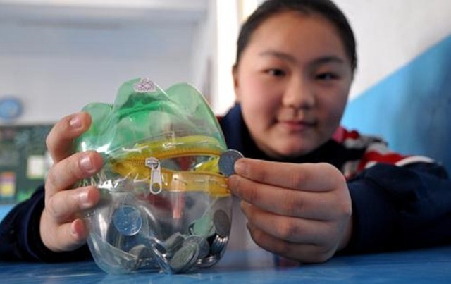 那個(gè)“寧愿坐在寶馬里哭”的拜金女，10年過去了，她現(xiàn)在笑了嗎