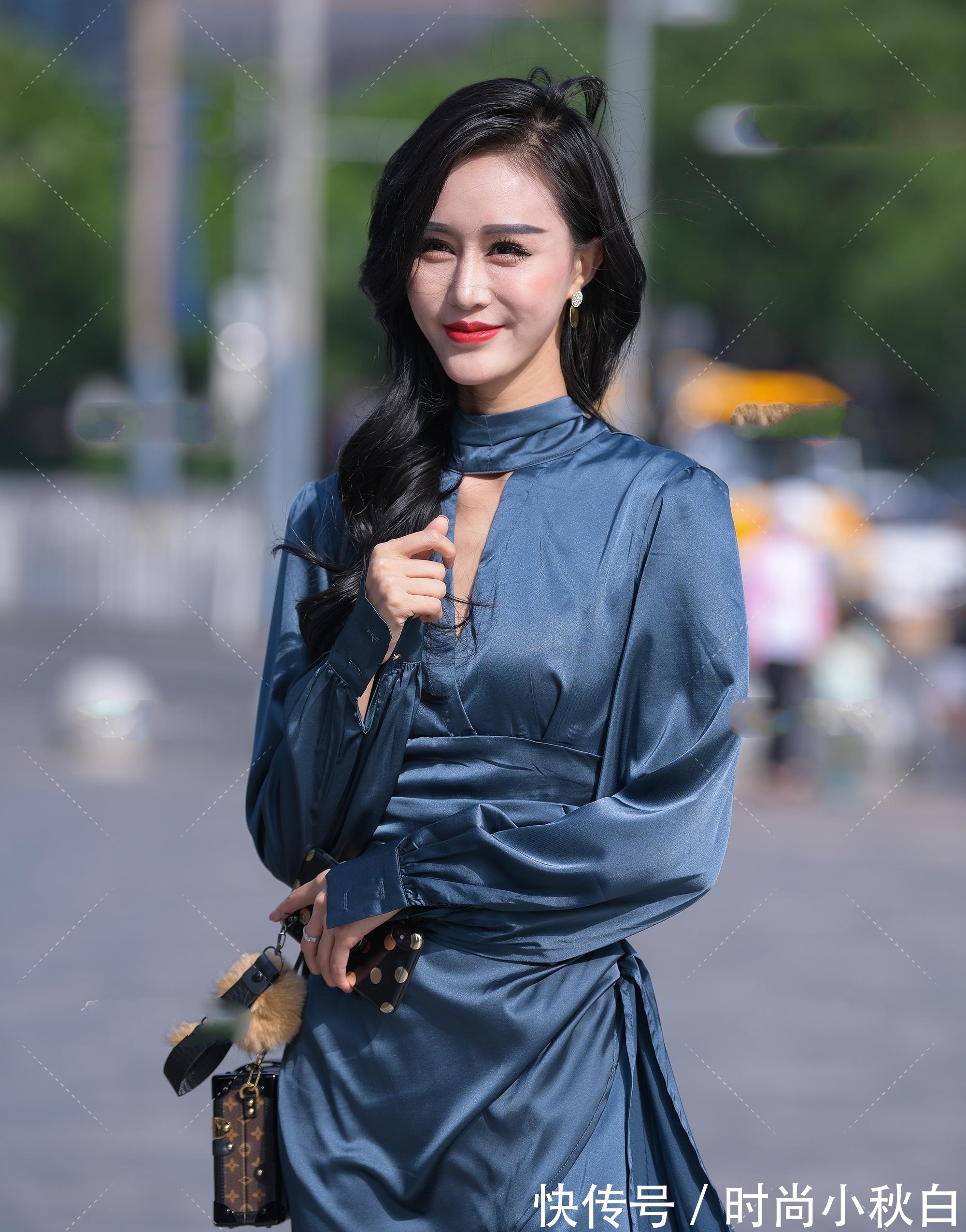 小姐姐 灰蓝色丝质连衣裙短裙,搭配明艳妆发,性感优雅的御姐风