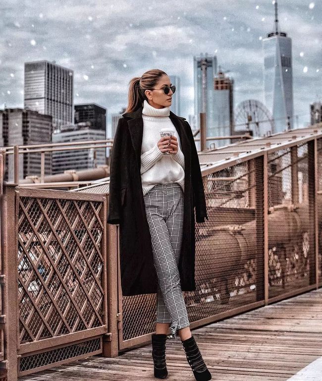 时尚 时尚品味真不错,黑色大衣配灰色卫衣休闲舒适,看上去极其的高级