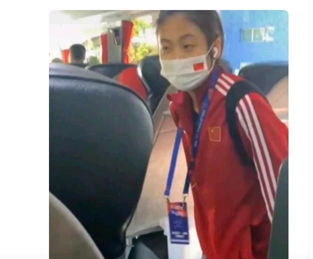 副攻|破案了，中国女排1米94巨人3场打0分钟，郎平弃用她真实原因曝光