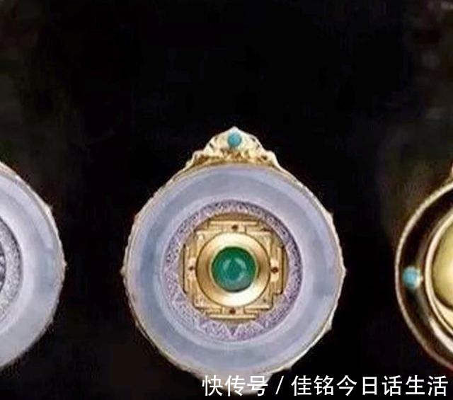 彩云追月@现代翡翠设计,颠覆想象,美不可言!现代翡翠设计,颠覆想象,美不可言!