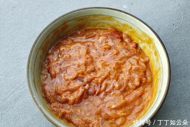 人说|京酱肉丝最家常好吃的做法,用料普通,做法简单,口感嫩滑