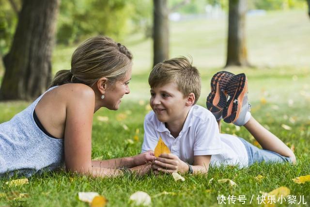 孩子们|3岁女童手指无法屈伸,元凶家家都有,这类“精神鸦片”害娃不浅