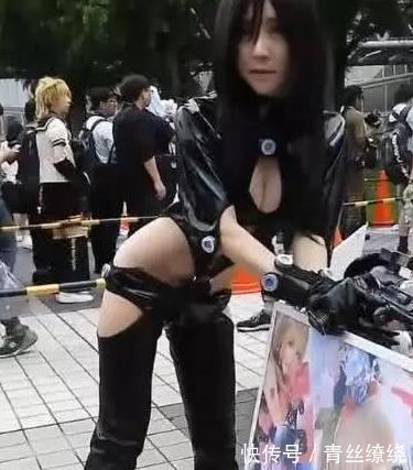 改装|小姐姐改装胶衣,又一次出现在漫展之上,成功解决粉丝所有疑问!