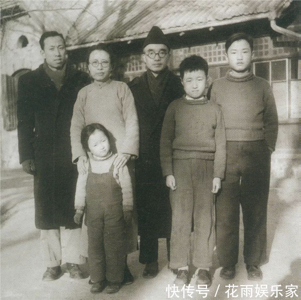 清华园#朱自清病亡近半世纪,提离婚的妻子去世,生前一人抚养了8个子女