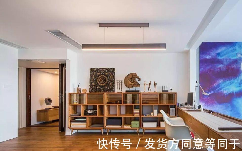 地板|老公不顾反对在地板下养鱼，老婆气到哭，半年后回到家彻底懵了