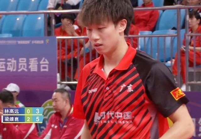 牛冠凯|两位世界冠军惨遭首轮游!樊振东差点出局,4-3险胜19岁小将