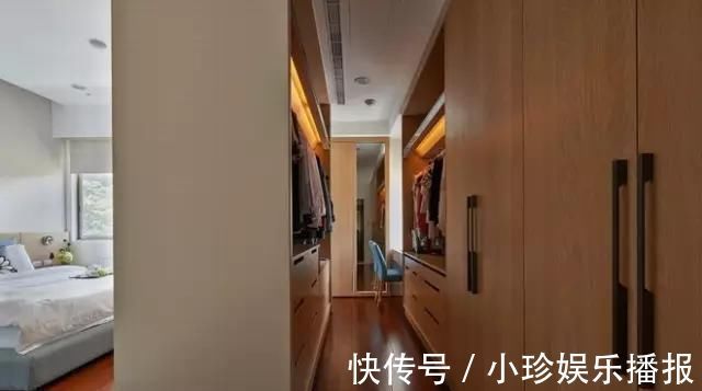 客厅|139㎡现代简约风三居室,书房和客餐厅放在一起,不要太好看