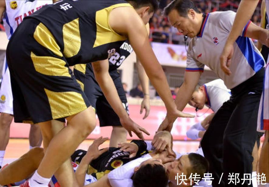 防守|CBA三大“垫脚恶汉”,第一位曾经用黑脚连废5人,丧失底线